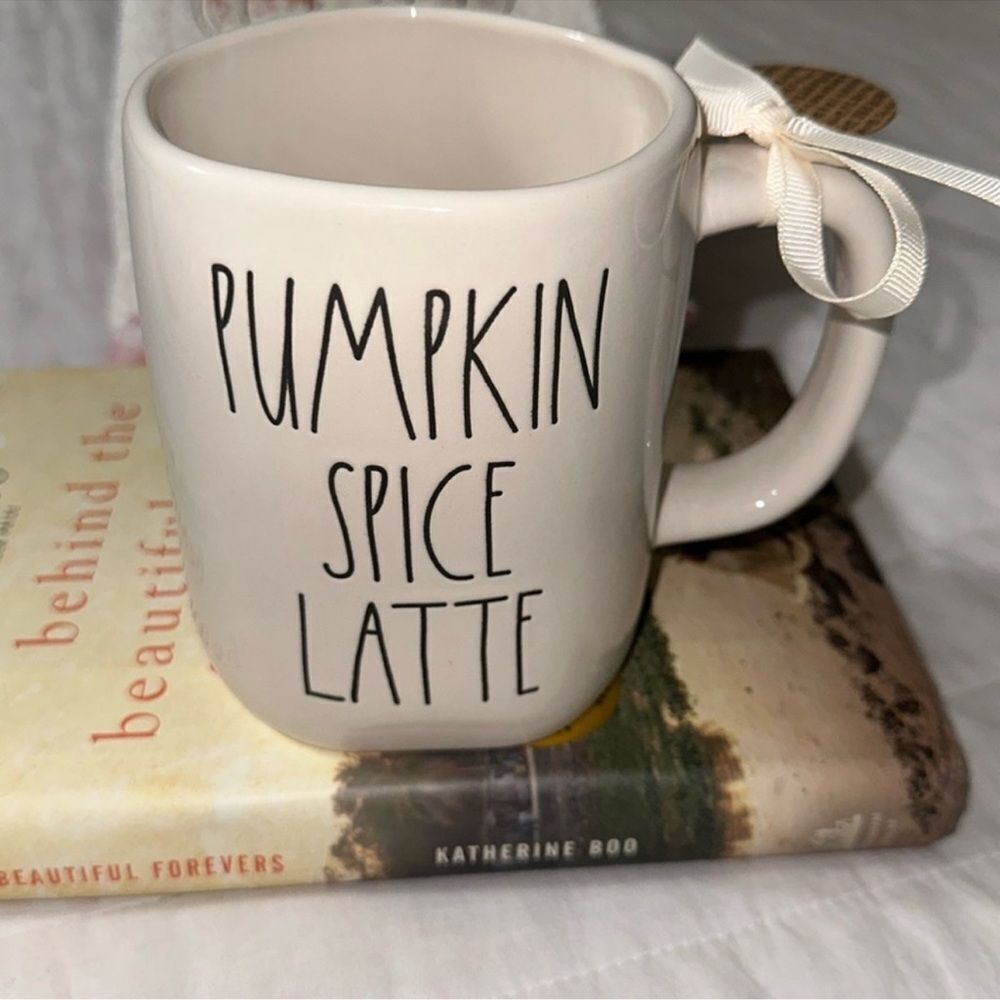 RAE DUNN. Artisan Collection by Magenta PUMPKIN SPICE LATTE White Black MUG